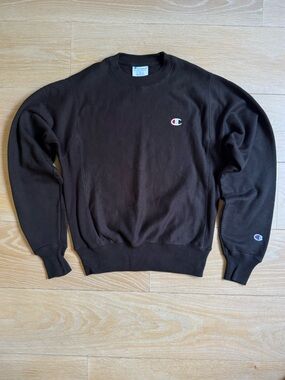 Champion Reverse Weave Crewneck Sweatshirt in Black with Embroidered Logo